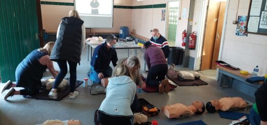 Defibrillator training in Clubhouse, 26/3/22